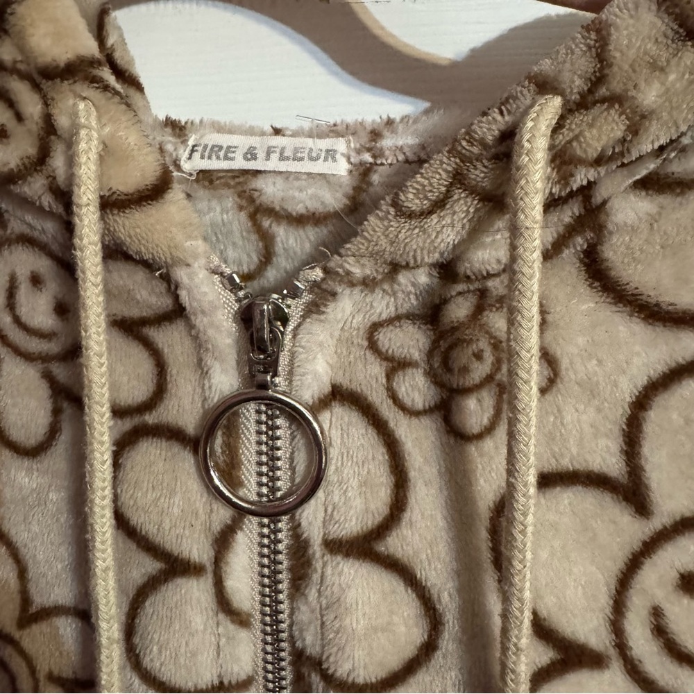 Fire & Fleur Tan/Black Smiling Daisies Full Zip Front Fuzzy Hoodie Jacket Size M - Picture 2 of 12